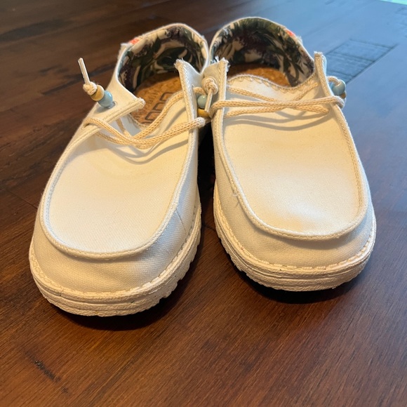 Women’s Hey Dude Wendy - Natural Salt size 8 - Picture 4 of 5